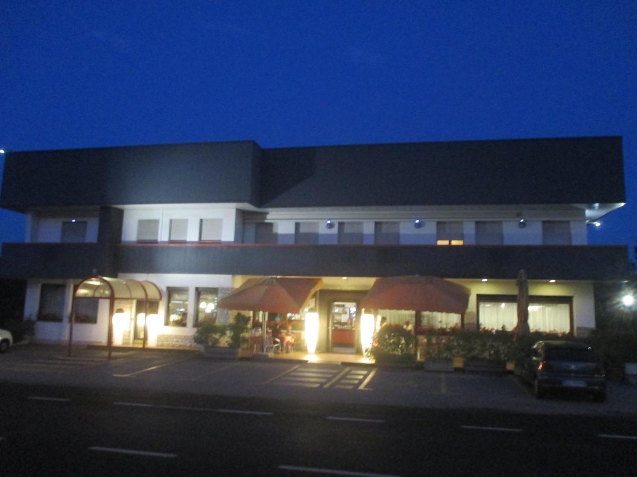 Hotel O'Scugnizzo 2 Belluno Eksteriør billede